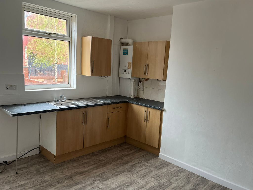 Property photo 3 of 8 Kitchen