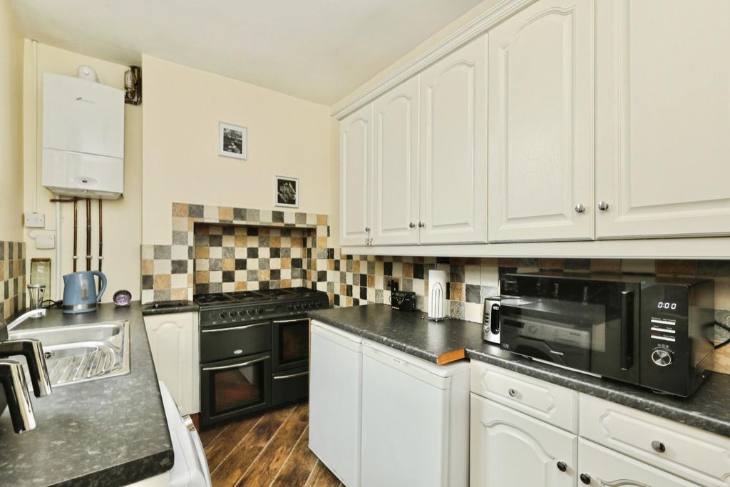 Property photo 2 of 26 Kitchen