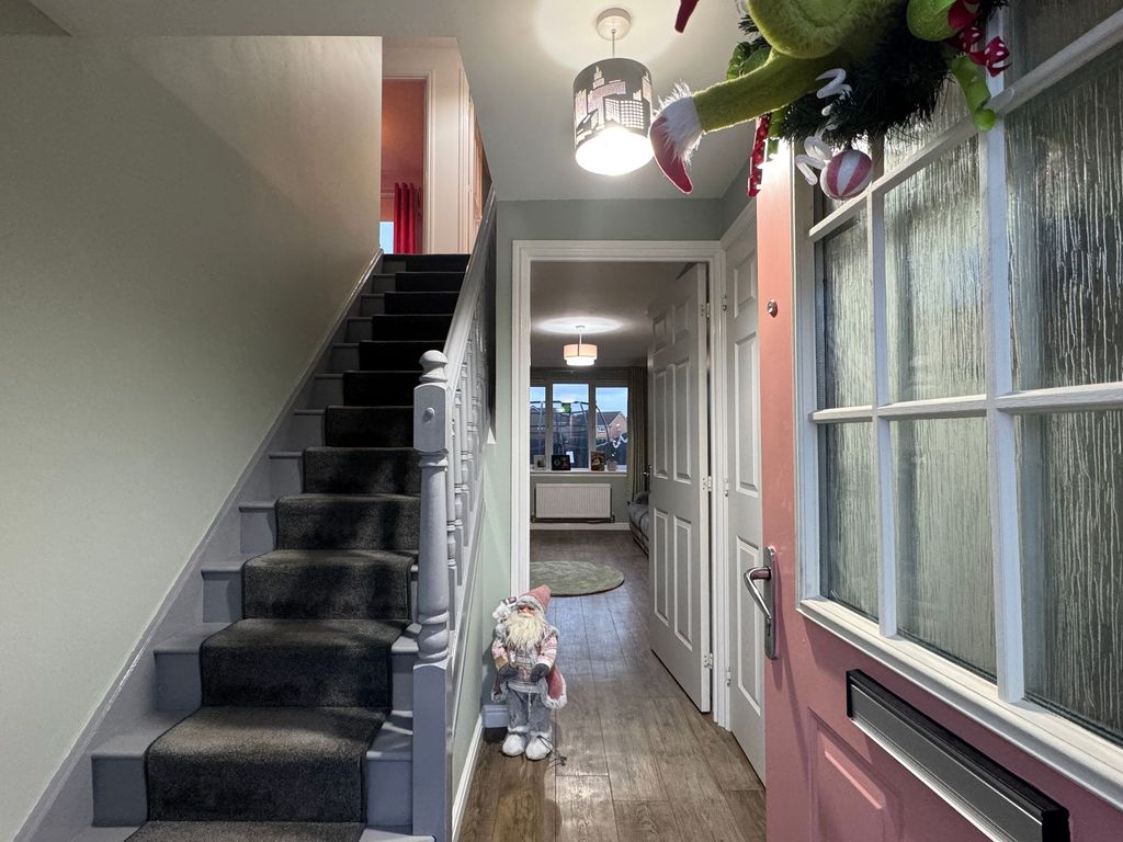 Property photo 2 of 22 Entrance Hallway