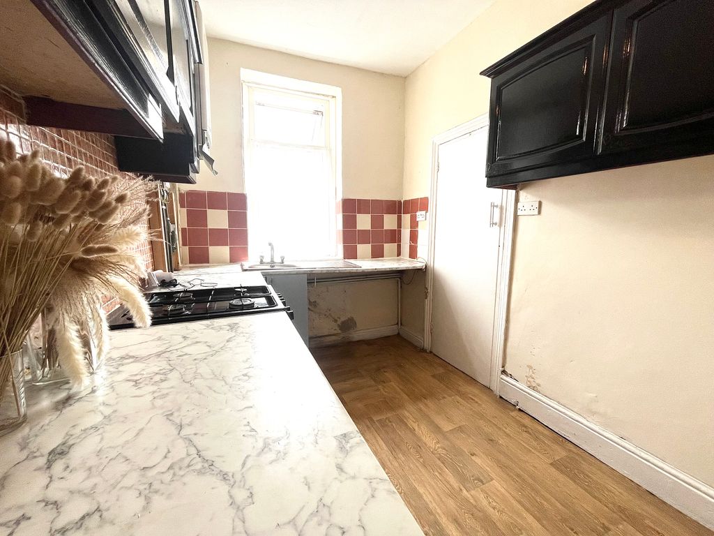 Property photo 3 of 14 Kitchen