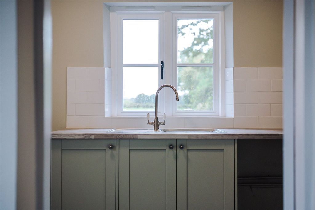 Property photo 2 of 16 Kitchen