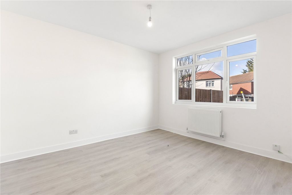 Property photo 3 of 18 Picture No. 01