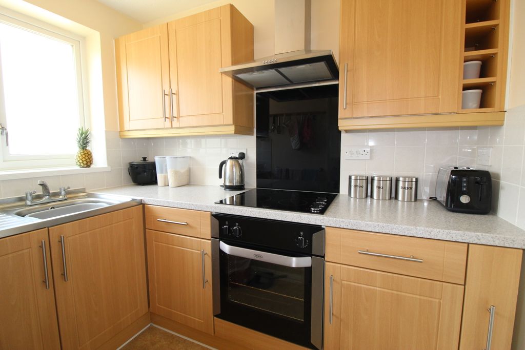 Property photo 3 of 8 7