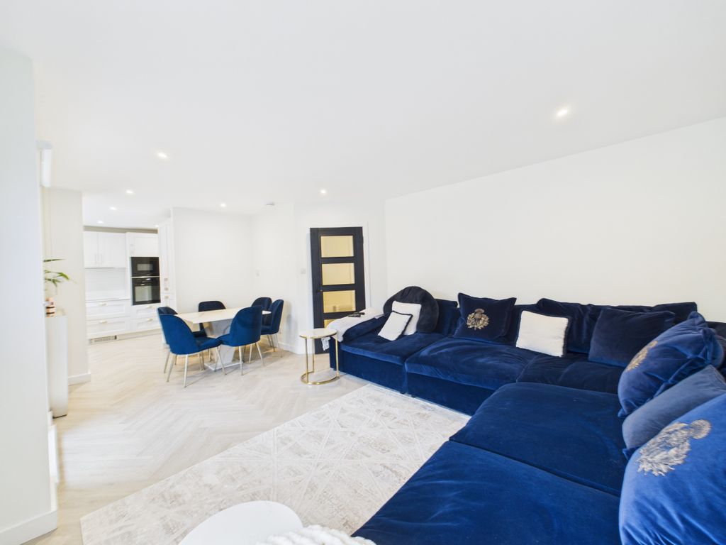 Property photo 3 of 27