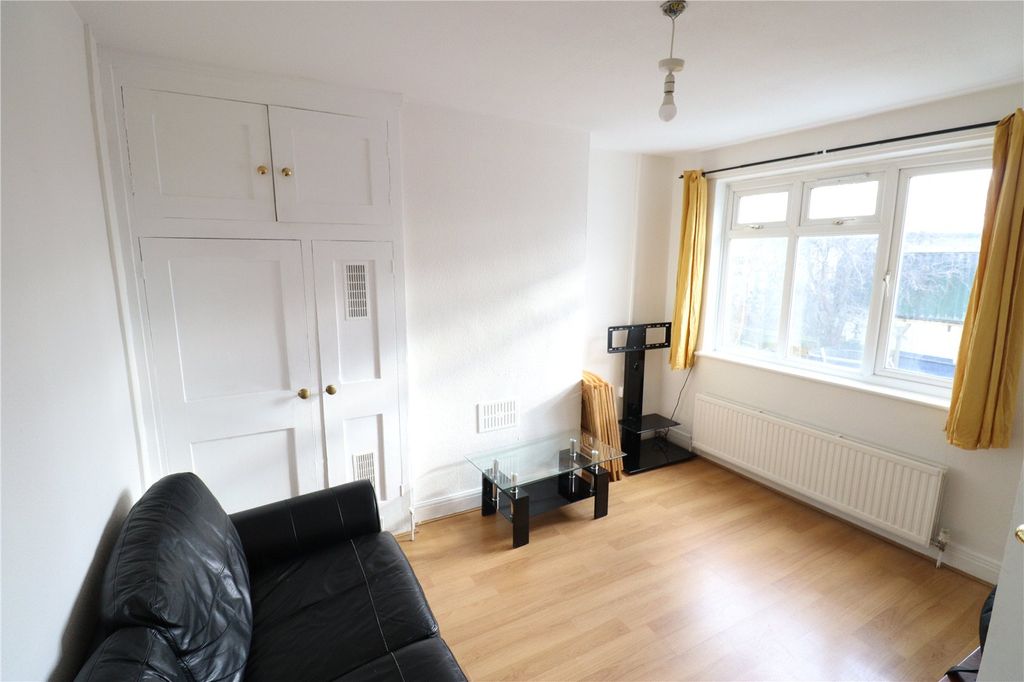 Property photo 3 of 8 Picture No. 16