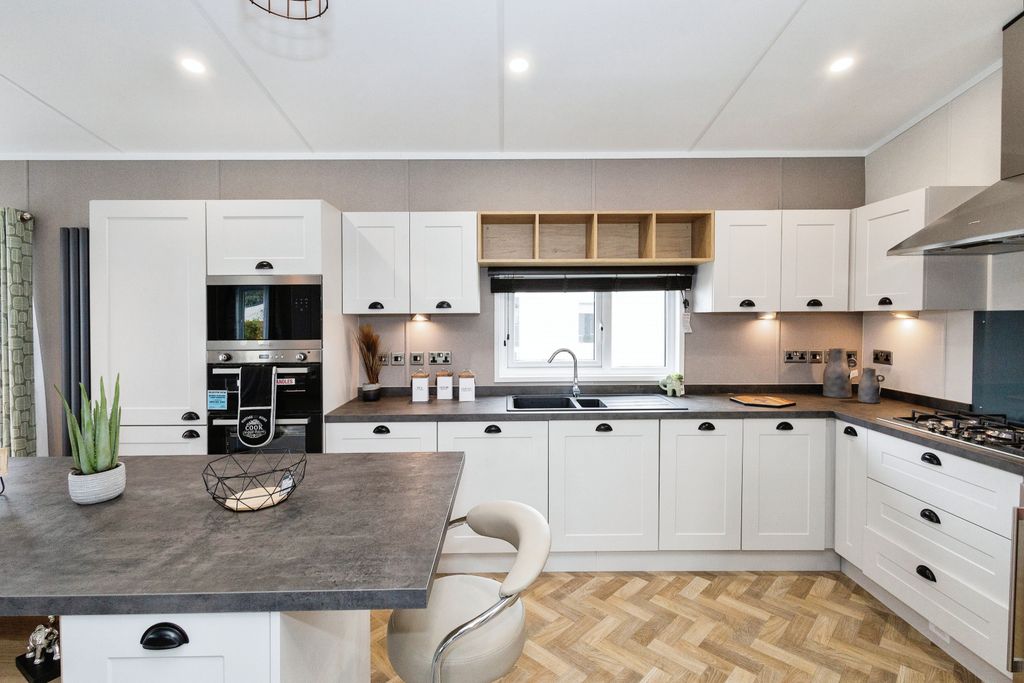 Property photo 1 of 18 Kitchen