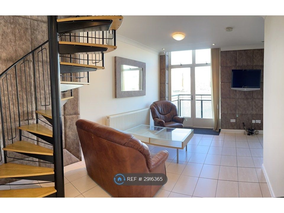 Property photo 2 of 22 Lounge With Dock View, Balcony & Spiral Staircase