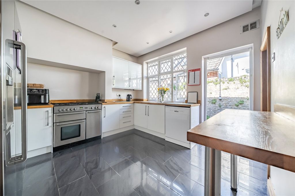 Property photo 3 of 42 Picture No. 12