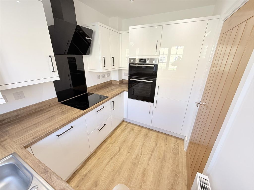 Property photo 3 of 13 Kitchen