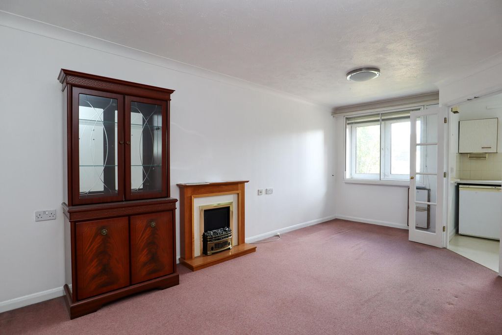 Property photo 3 of 9 Living Room