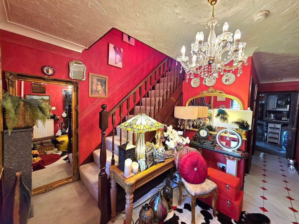 Property photo 2 of 15 Hallway