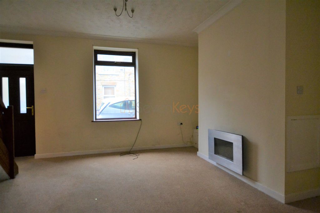 Property photo 2 of 11 Lounge