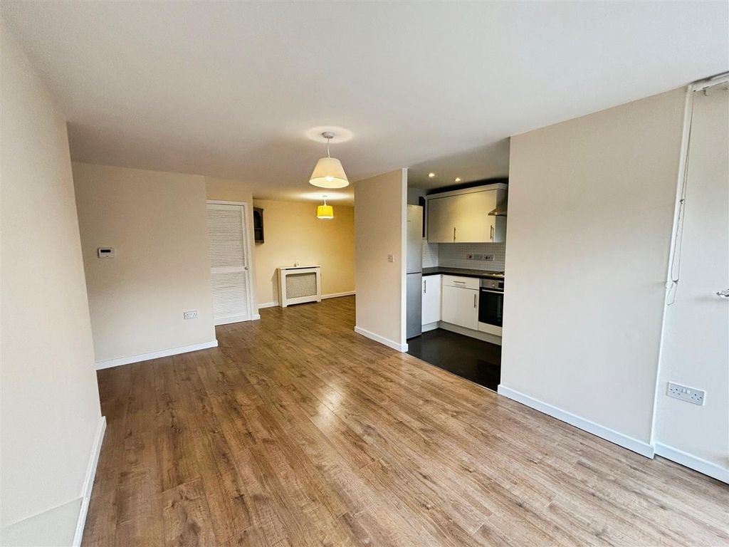 Property photo 3 of 15 9202F353-Photo 2011-20-25 2C 2013 2032 2023.Jpg