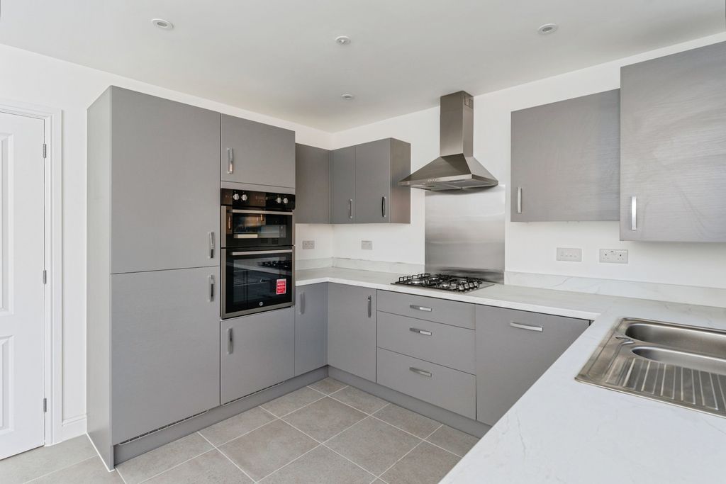 Property photo 3 of 17 Photo