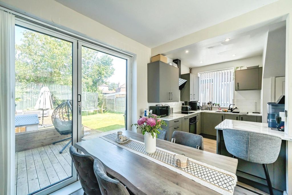 Property photo 3 of 17 Dining Kitchen