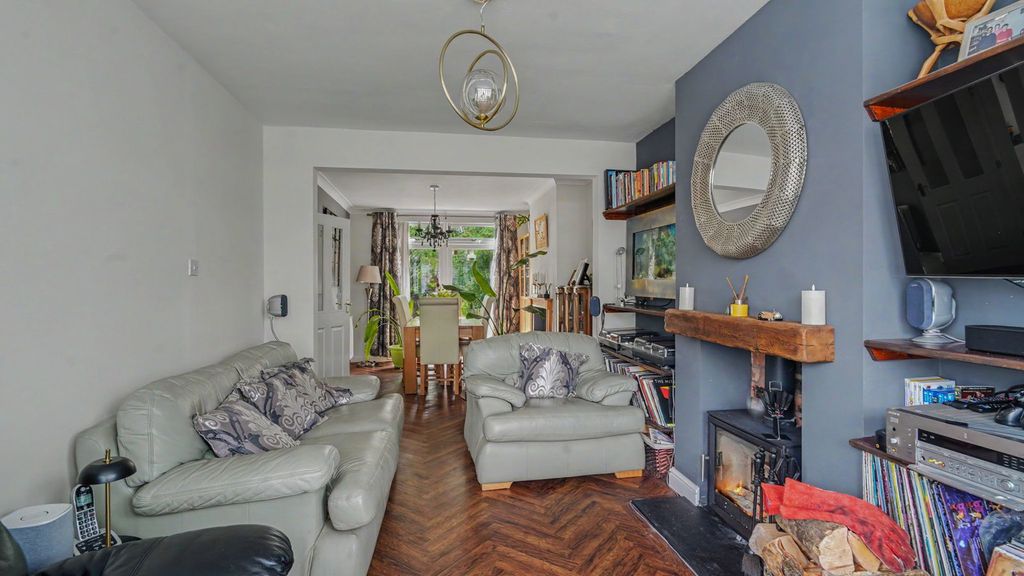 Property photo 2 of 25