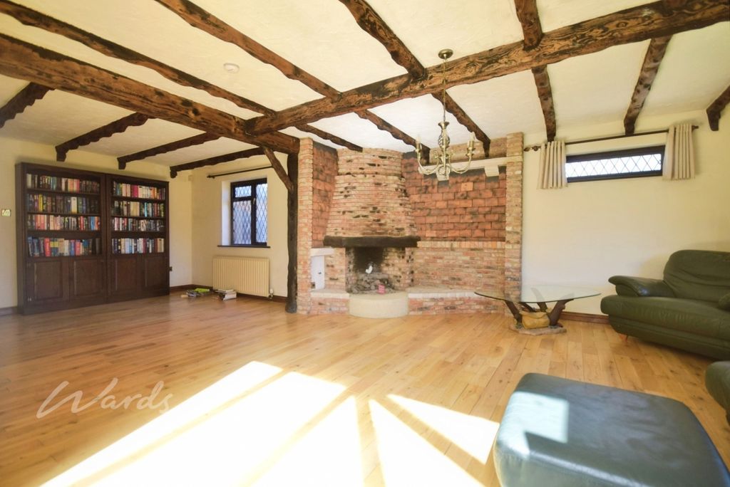 Property photo 2 of 14 Green Road Lounge...