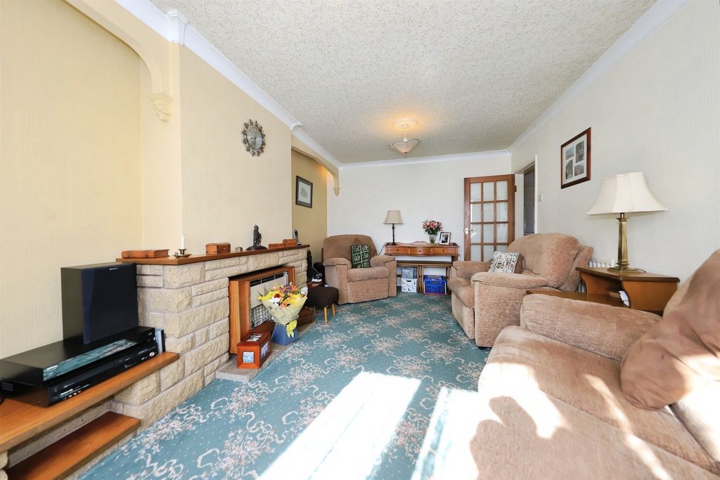 Property photo 3 of 17
