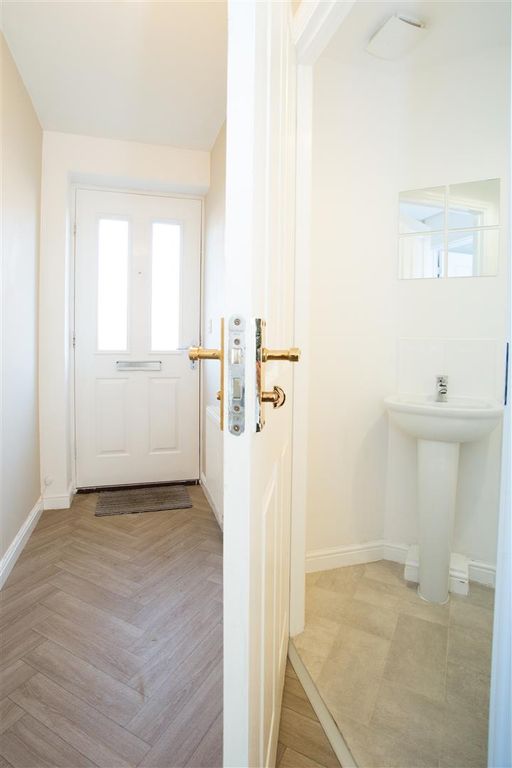 Property photo 3 of 13 Entance Hall