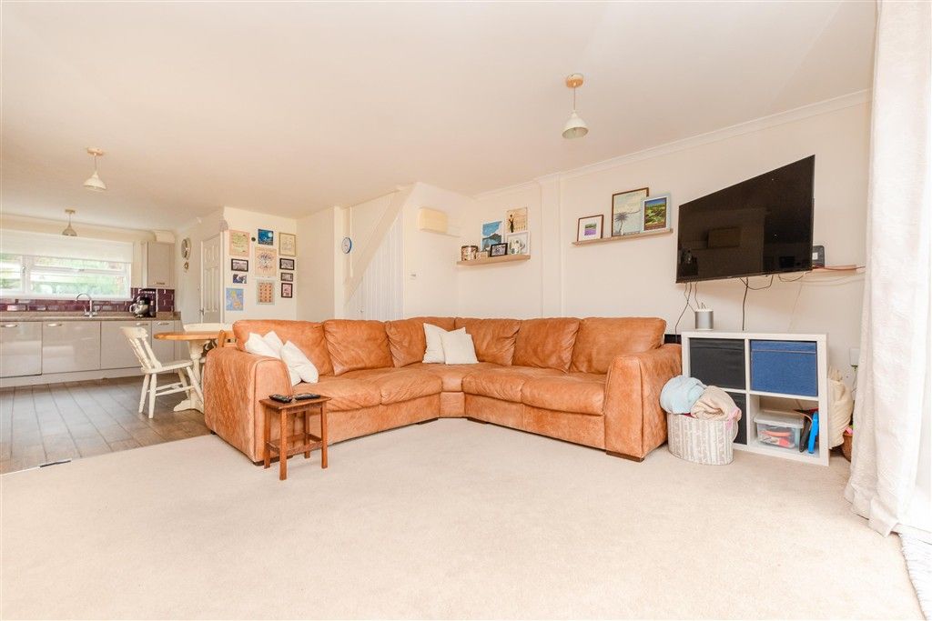 Property photo 1 of 16 Lounge
