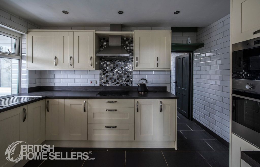 Property photo 2 of 13 2