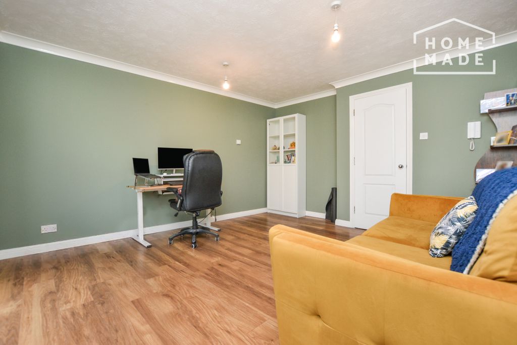 Property photo 2 of 8