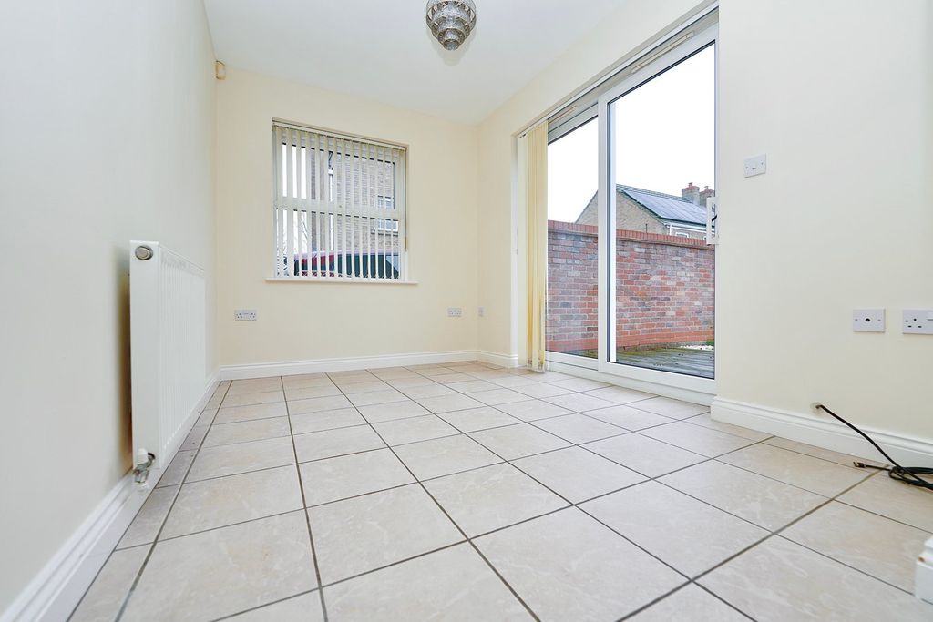 Property photo 3 of 21