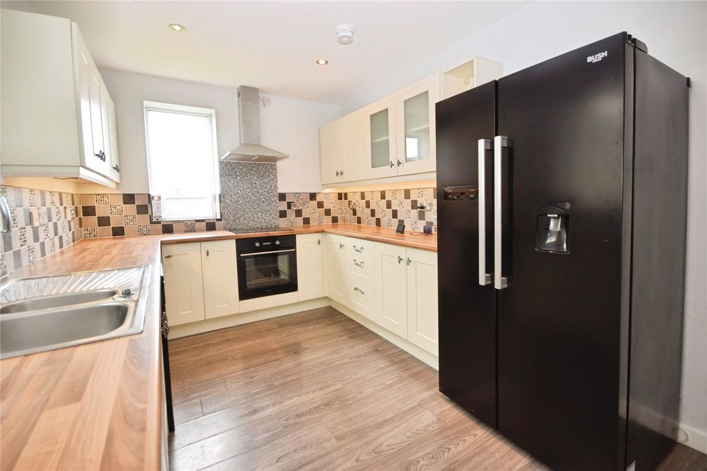 Property photo 2 of 16 Picture No. 03