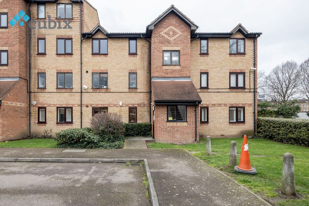 Property photo 3 of 24