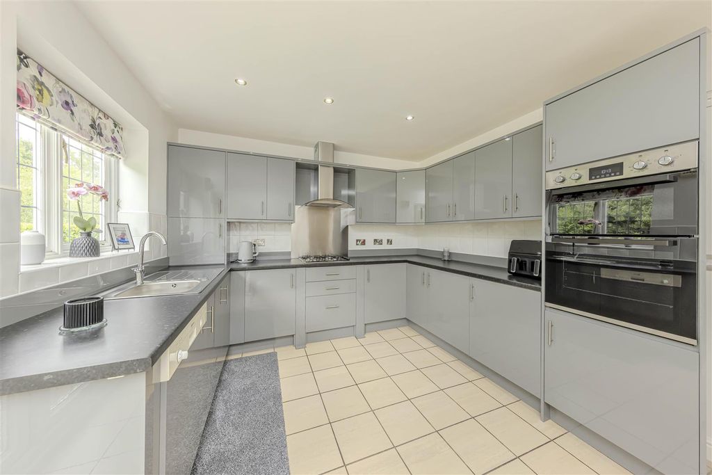 Property photo 3 of 46 Kitchen