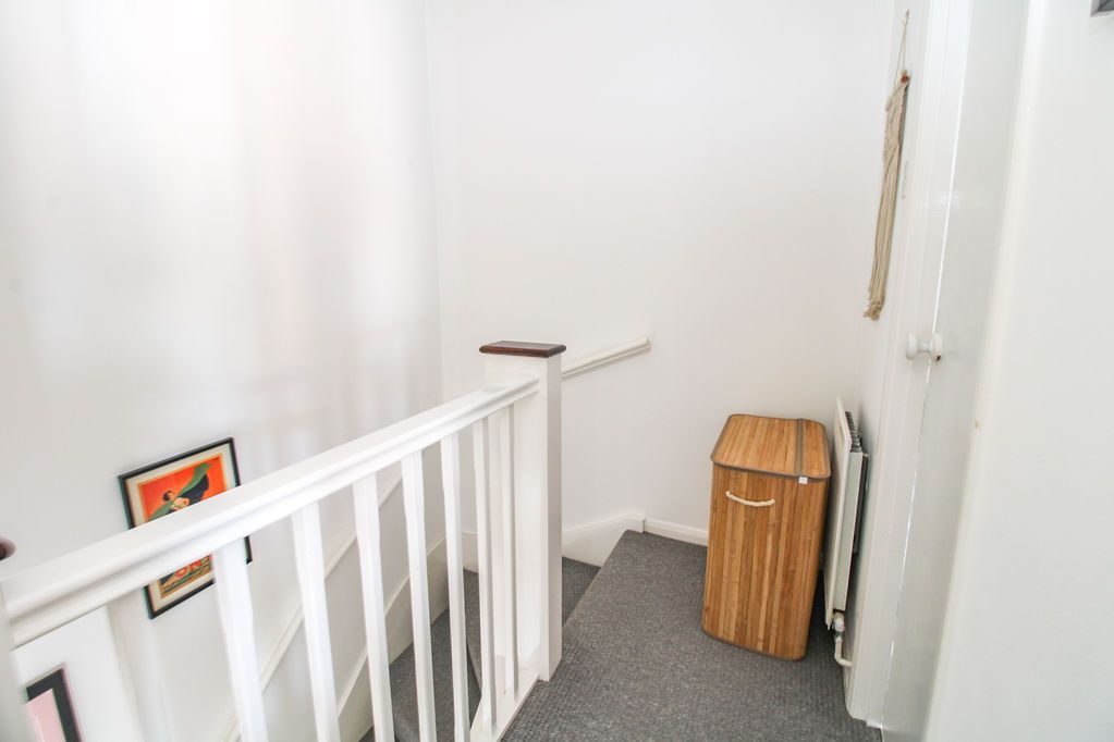 Property photo 2 of 9 Landing