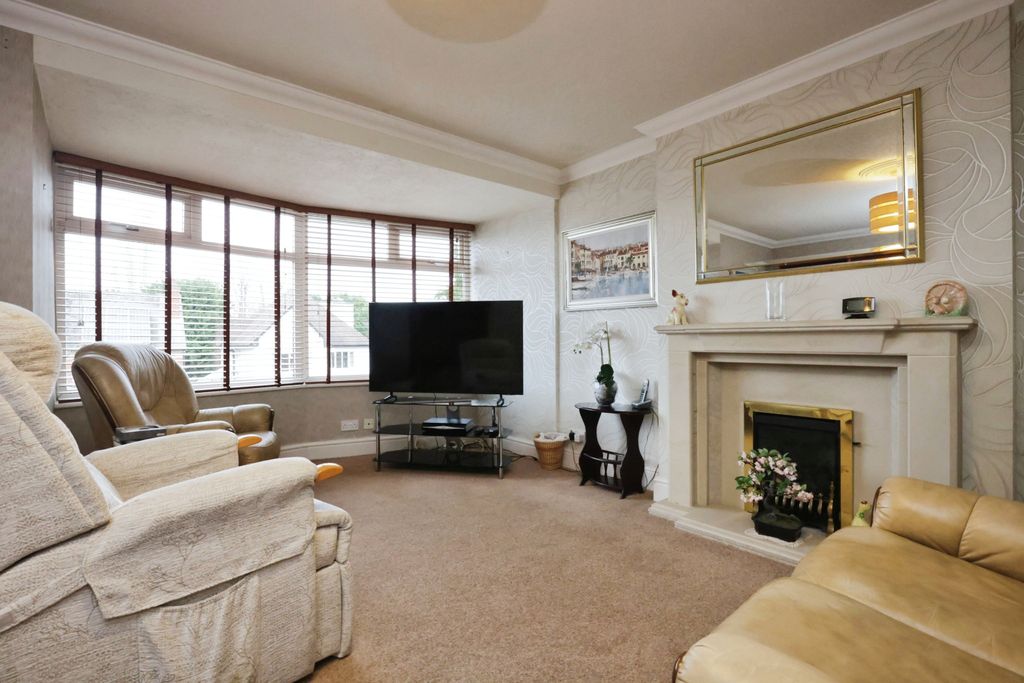 Property photo 2 of 11 Lounge