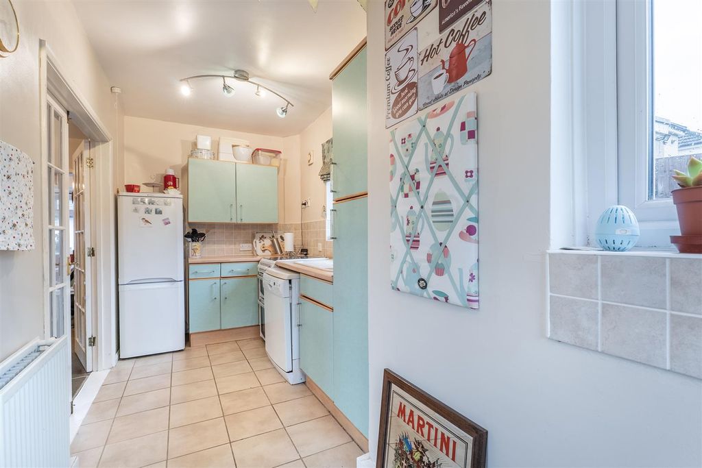 Property photo 3 of 26 Kitchen