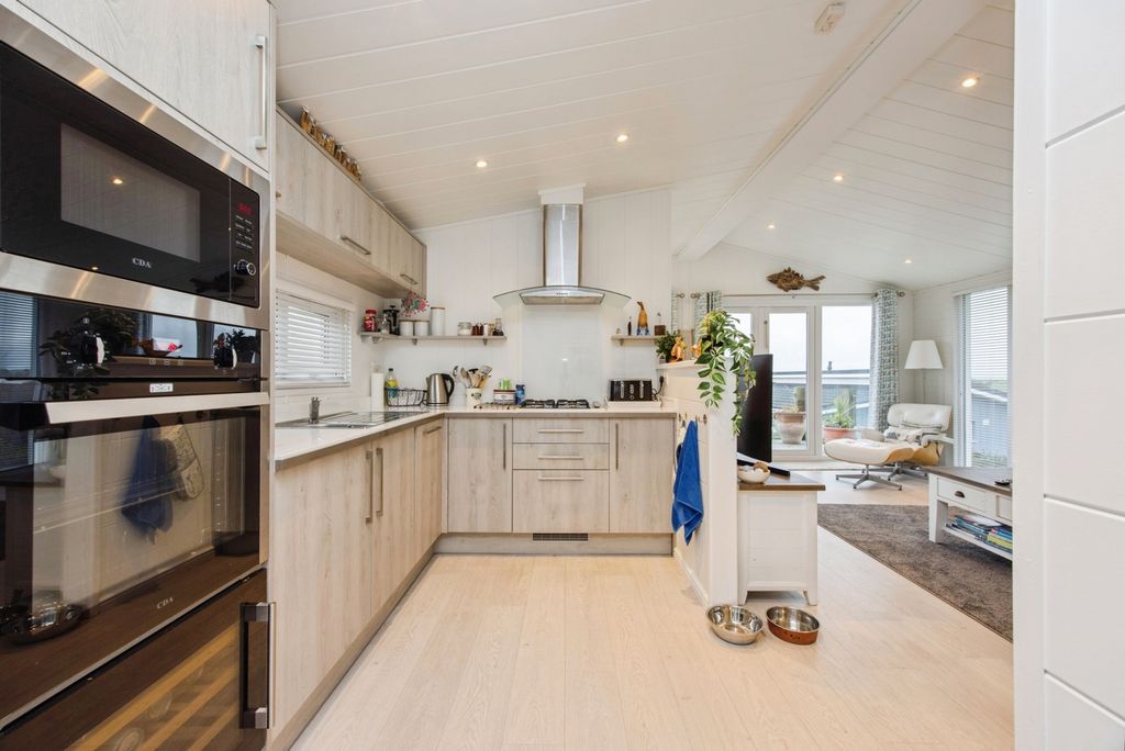 Property photo 2 of 35 Kitchen