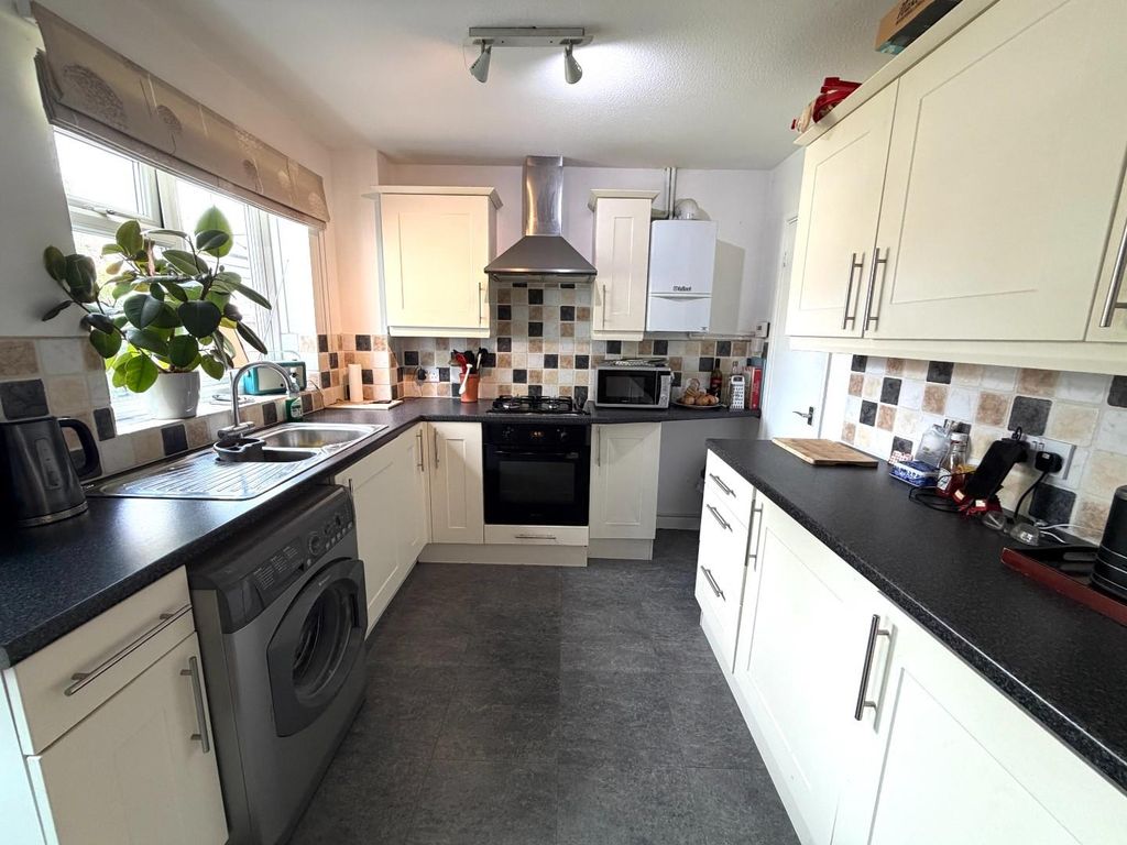 Property photo 3 of 11 Kitchen.Jpg