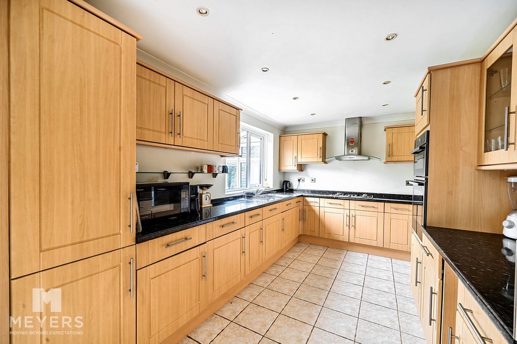 Property photo 2 of 18