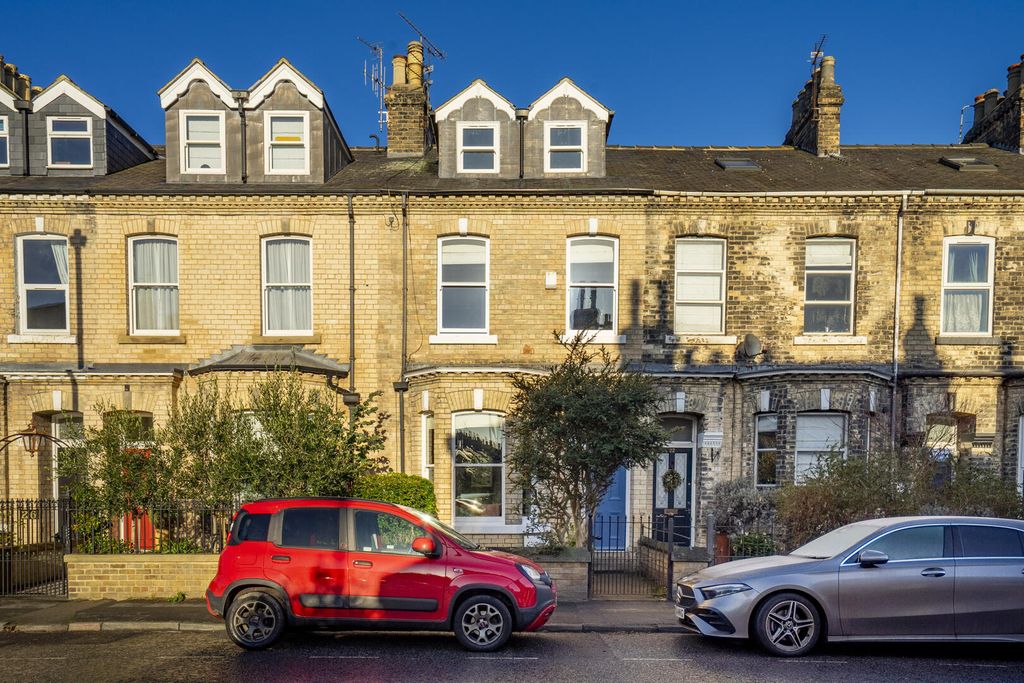 Property photo 2 of 25 Front (Exterior)