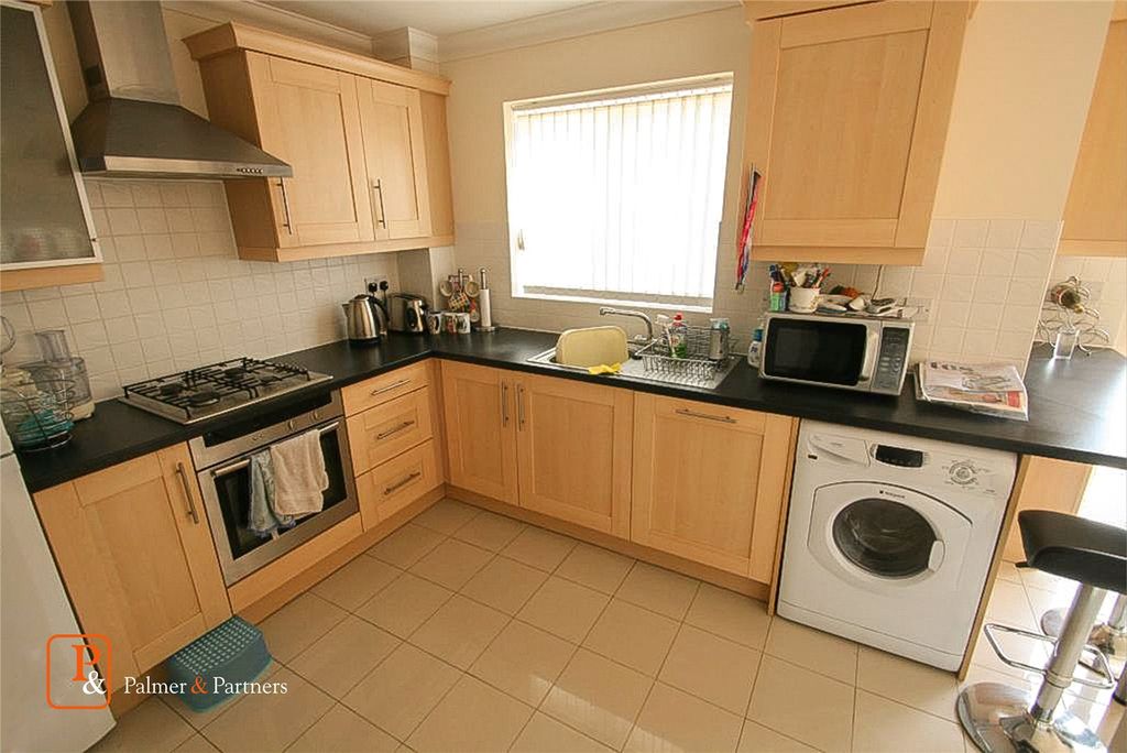 Property photo 3 of 17 Kitchen