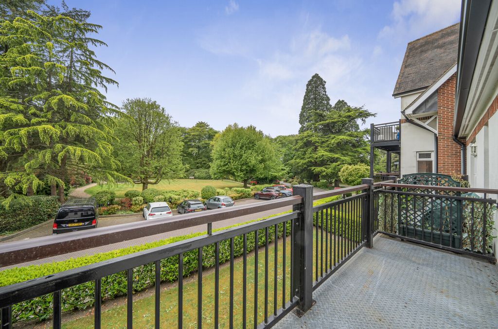 Property photo 1 of 24 1453312-13-69F9ce...