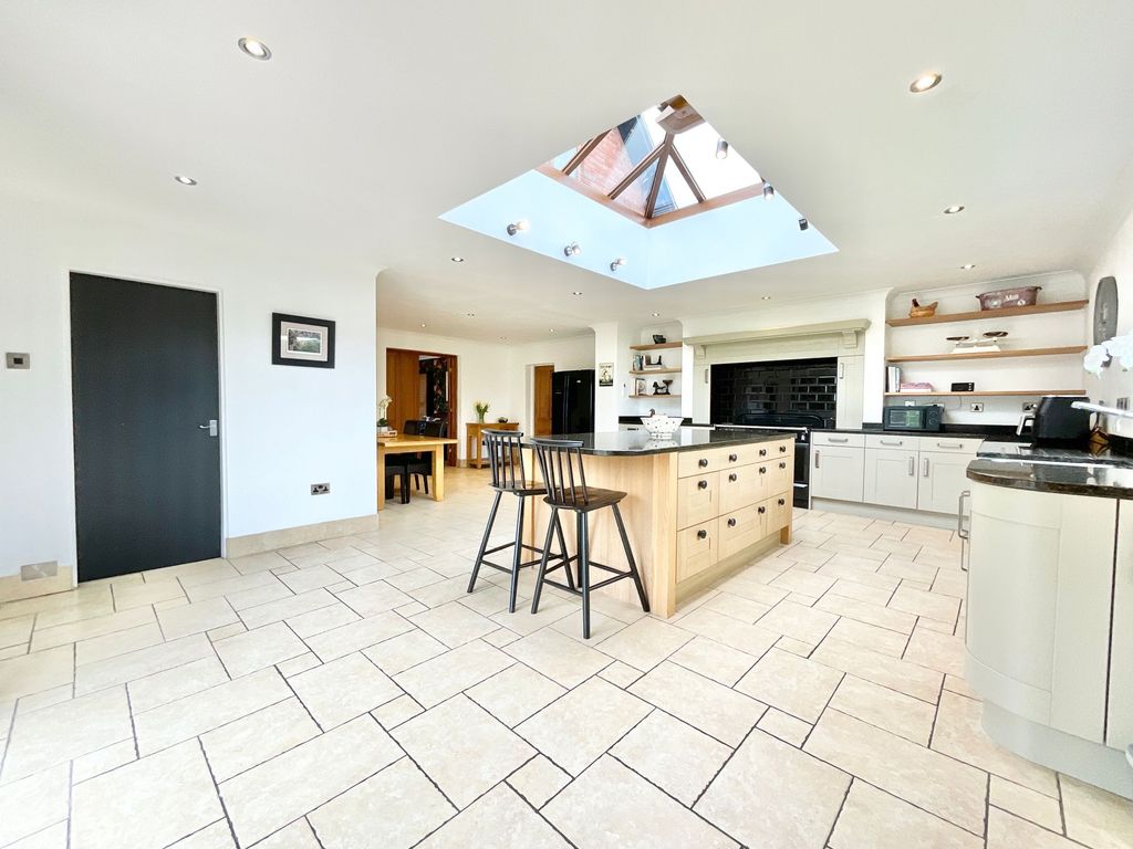 Property photo 2 of 47