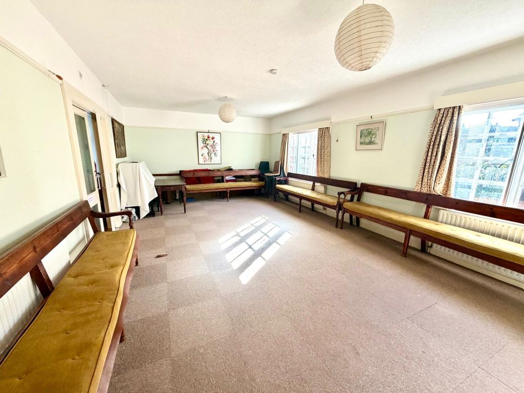 Property photo 3 of 10 Reception