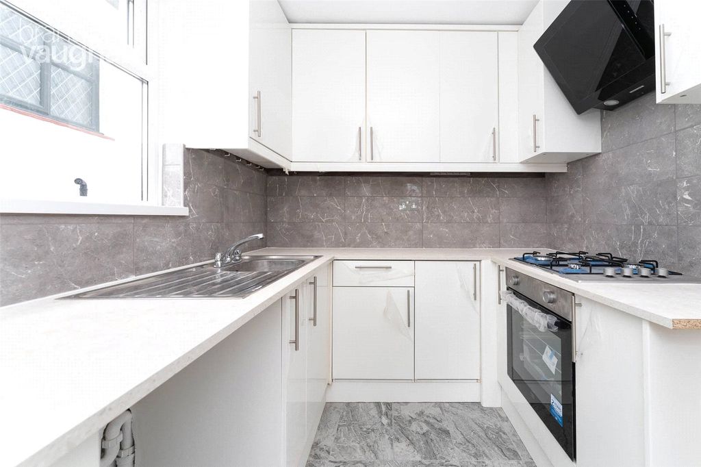 Property photo 1 of 9 Kitchen