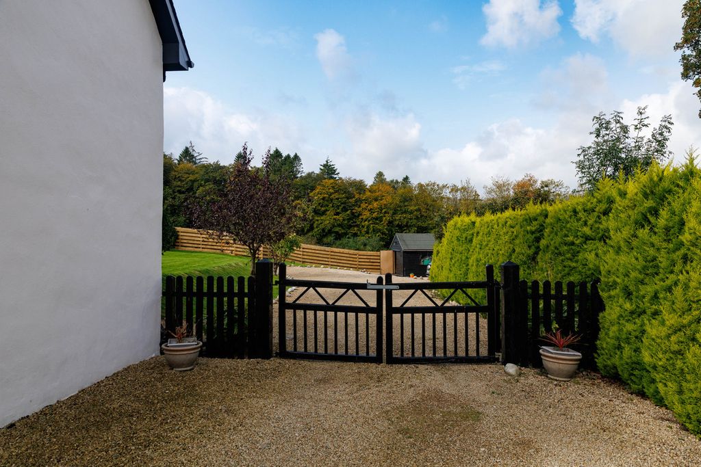 Property photo 3 of 33