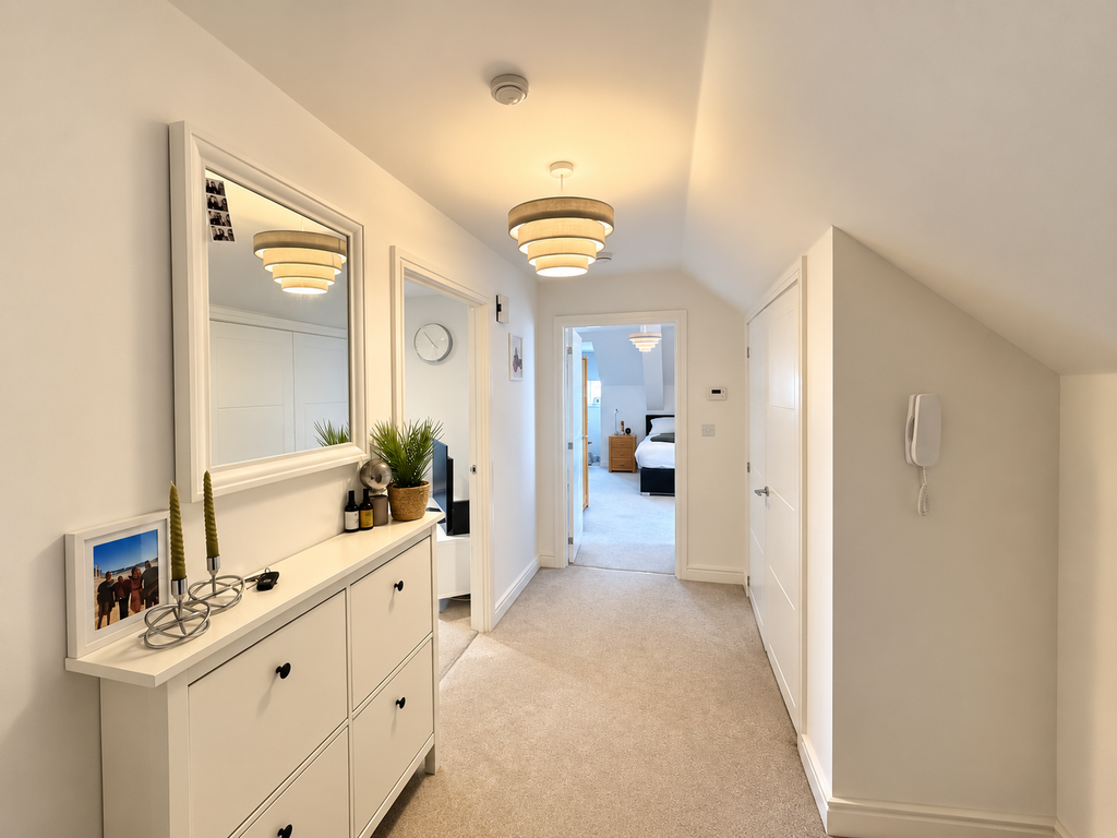 Property photo 2 of 11 Entrance Hall