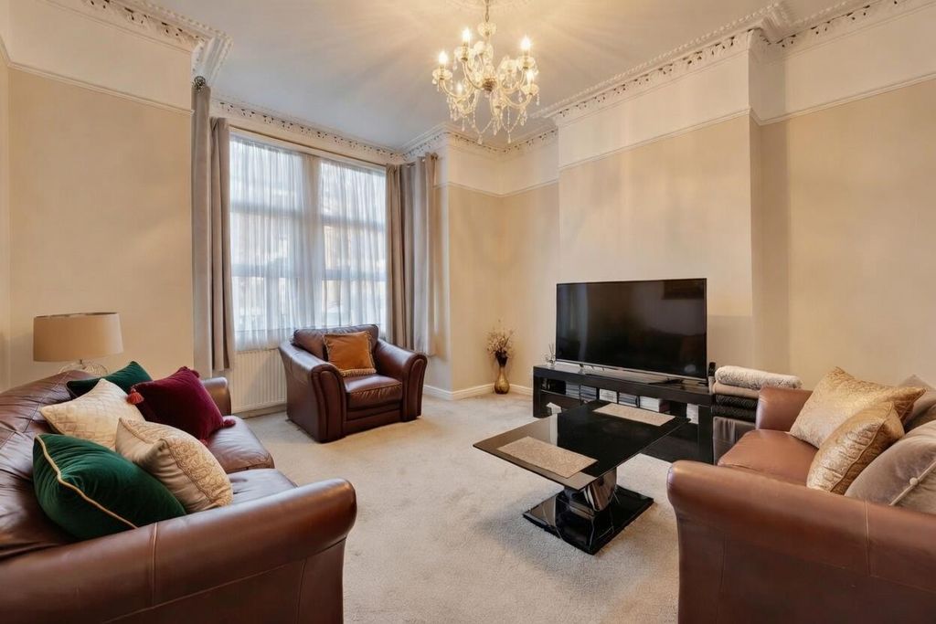 Property photo 3 of 16 3R0Cj.Jpg