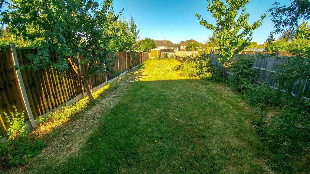 Property photo 3 of 7 Photo 02