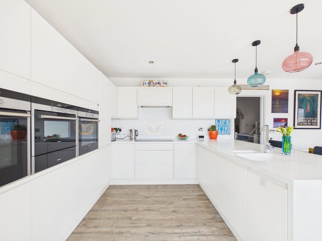 Property photo 3 of 33