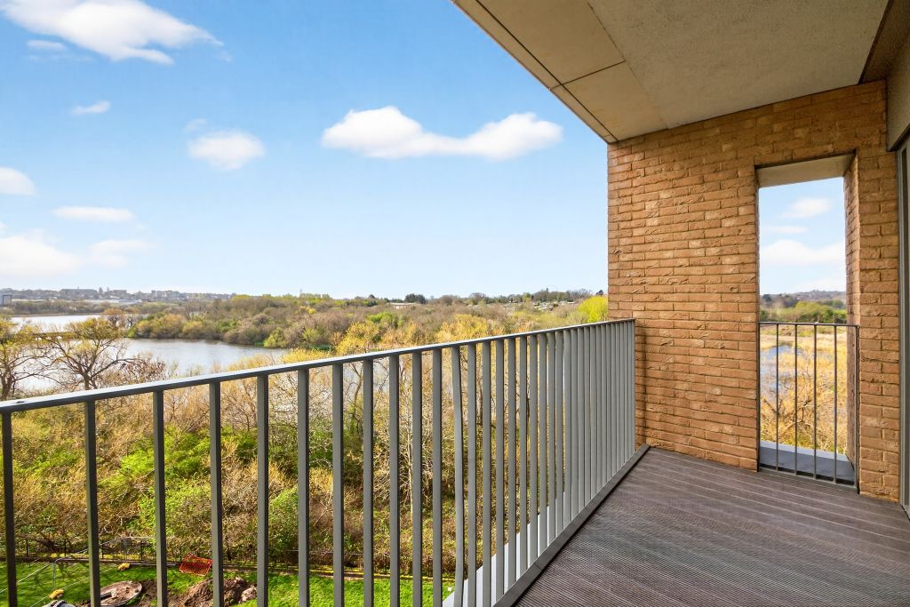 Property photo 2 of 17 Balcony