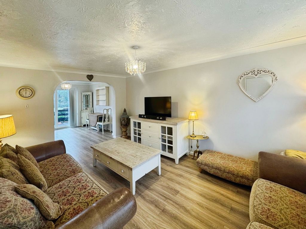 Property photo 2 of 26