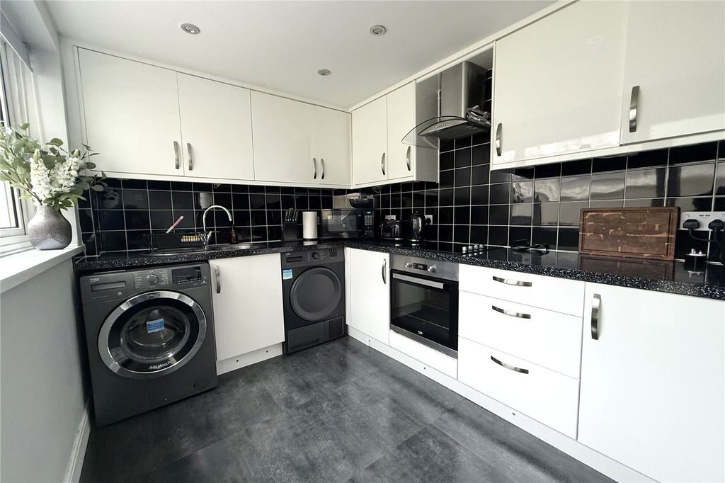 Property photo 3 of 21 Picture No. 11